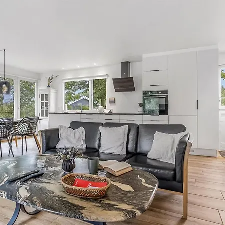 Litle - 30m From The Sea By Interhome *