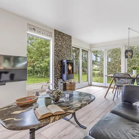 Litle - 30m From The Sea By Interhome *