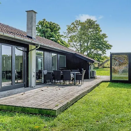 Litle - 30m From The Sea By Interhome