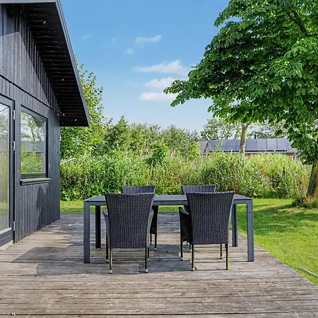 Litle - 30m From The Sea By Interhome *